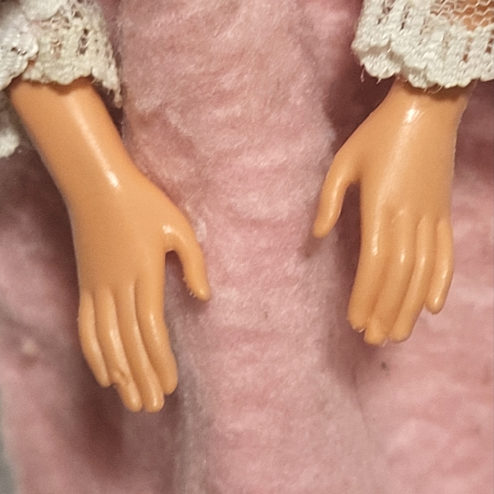 Vintage 1993 Bedtime Barbie - Picture 4 of 8